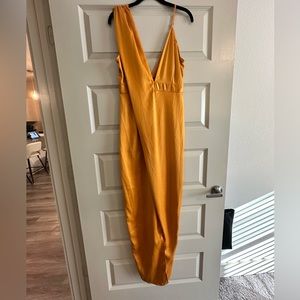 Pretty Little Thing dress